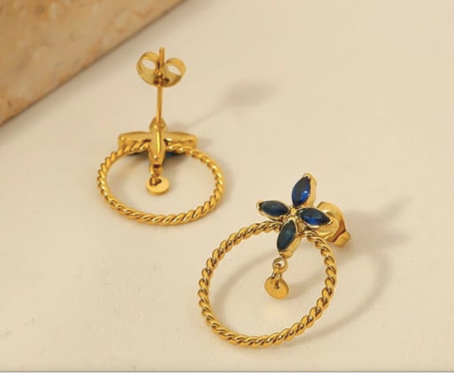 Round Gold Rope Minimalist Four Leaf Clover Earrings